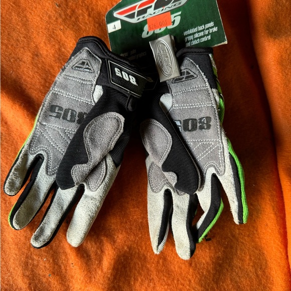 Fly Racing Kids Gloves - Picture 3 of 3